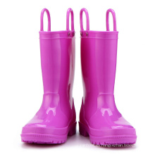 Niños New Fashion Pink Color impermeable Naturaleza Material Botas de lluvia Manijas fáciles zapatos